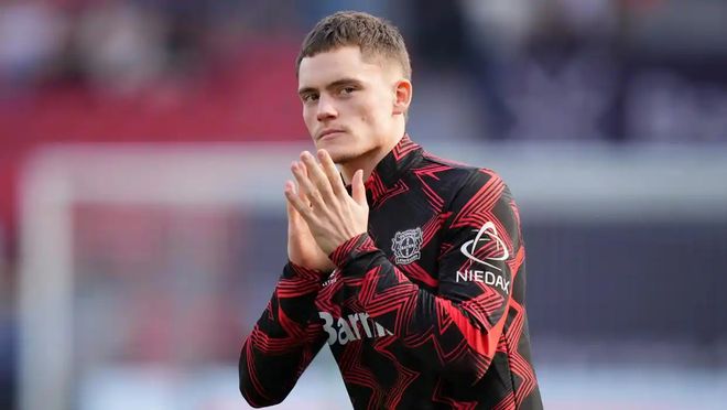 新疆一家进出口贸易公司向阿图什市捐赠足球场，价值1亿元